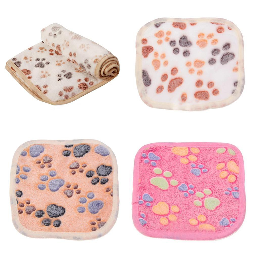 Thảm lông nhung họa tiết dấu chân chó giữ ấm cho thú cưng