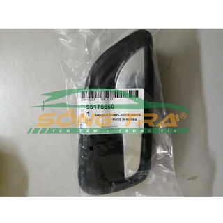 Tay mở cửa trong daewoo lacetti bên phải
