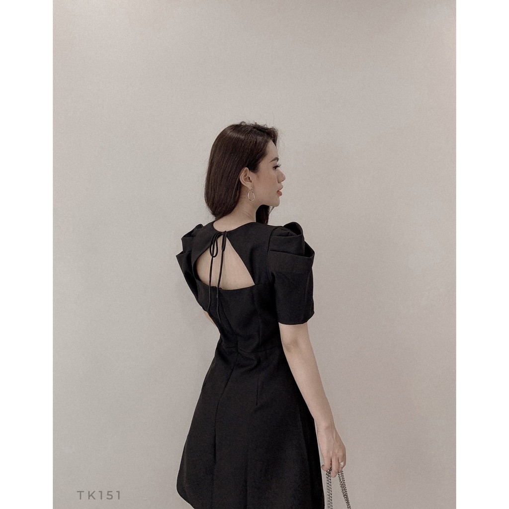 VÁY CỔ VUÔNG CỘT LƯNG