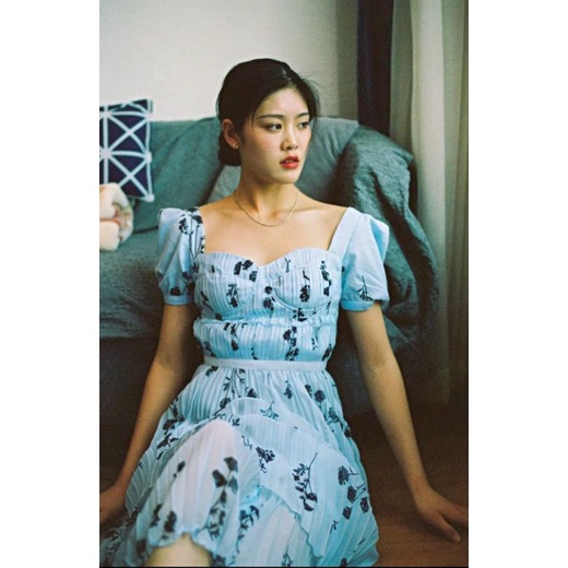 Đầm voan dập ly 3 tầng màu xanh hoạ tiết hoa hồng