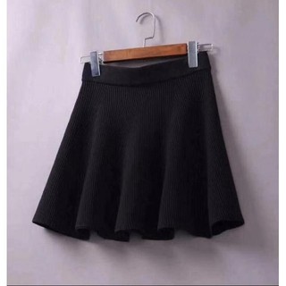 Combo 2000k Chân váy len xoè ngắn 2 màu QC
