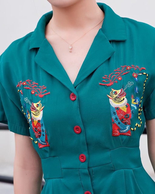 Váy lụa ánh nhũ