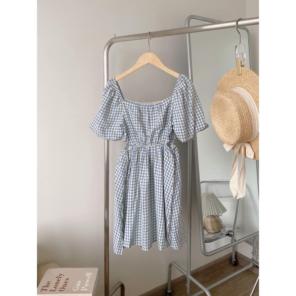 váy kẻ trễ vai khoét eo