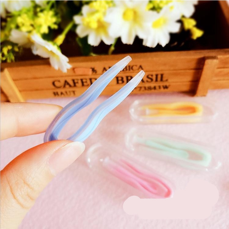Hộp đựng kính áp tròng và nhíp gắp Calklens tiện dụng khi đi du lịch