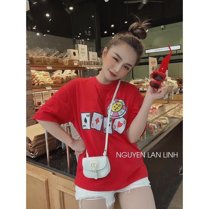 Áo thun cotton đỏ in hình lá bài form suông rộng mặc thoải mái