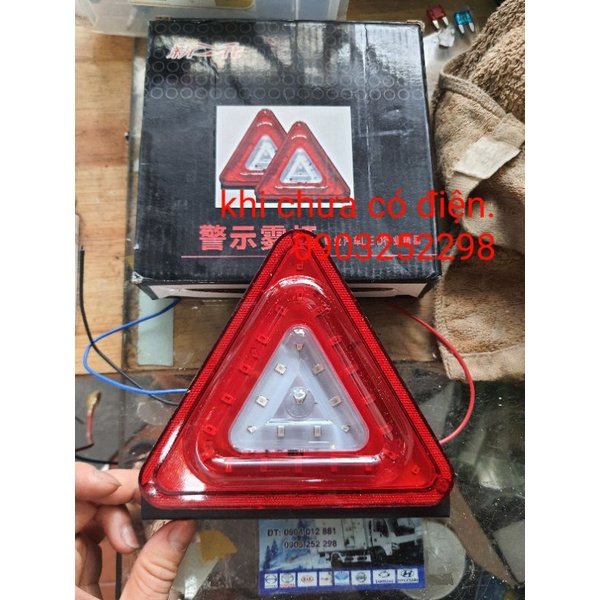 Đèn led tam giác cảnh báo xe tải , xe hơi , tàu thuyền kt 15,5cm× 16,5cm siêu đẹp 24v