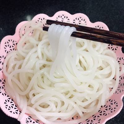 Bún tươi sợi to đặc biệt - Bún tươi sợi to dạng khô - Bún bò Huế Duy Anh food ( hàng xuất khẩu ) - Gói 400G