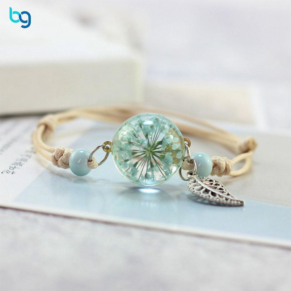 Vòng tay bện dây mặt hình quả bóng trong suốt phối hoa khô dễ thương cho nữ | BigBuy360 - bigbuy360.vn