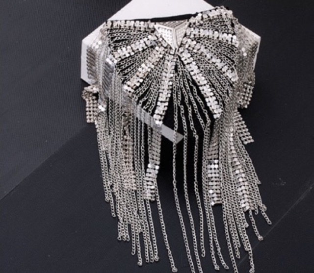 Cầu vai áo vest, phụ kiện cho MC ca sĩ