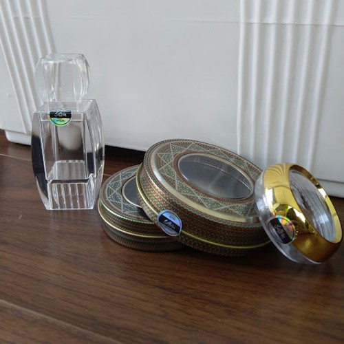 Tem nhiều màu niêm phong hộp saffron  kthước 1.5*1.5cm