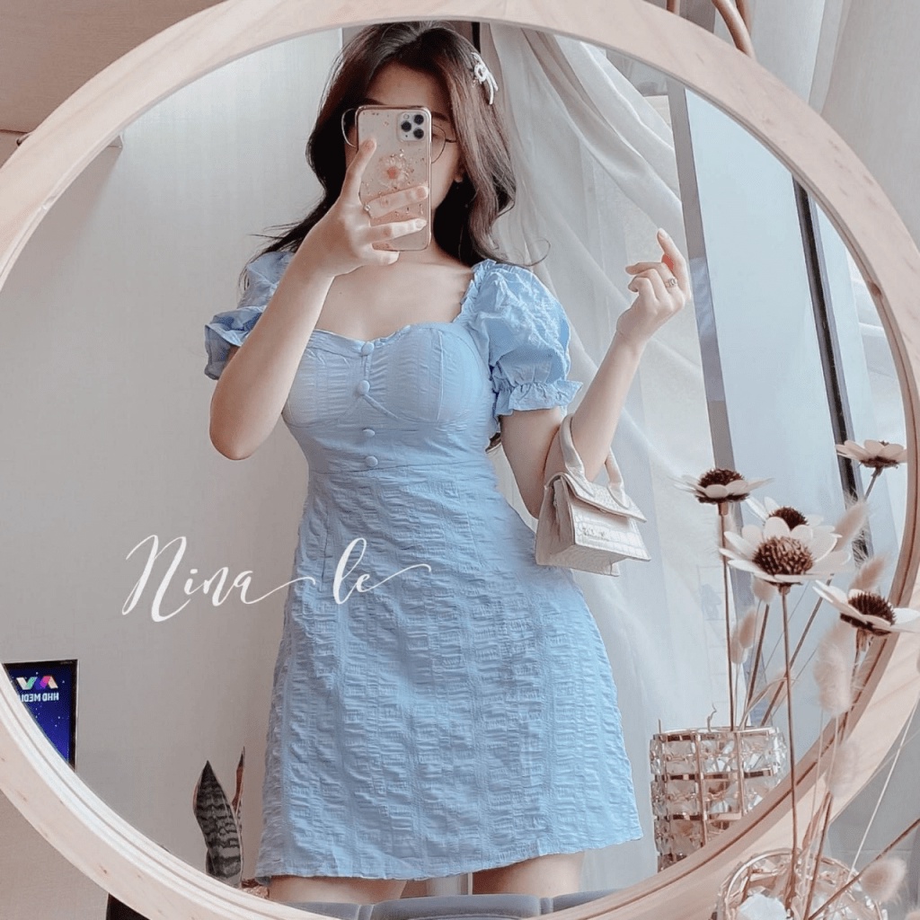 ĐẦM SUÔNG XỐP CHỈ TAY CON PHỐI NÚT TÔN DÁNG SIÊU CUTE UP (HÀNG QUẢNG CHÂU)