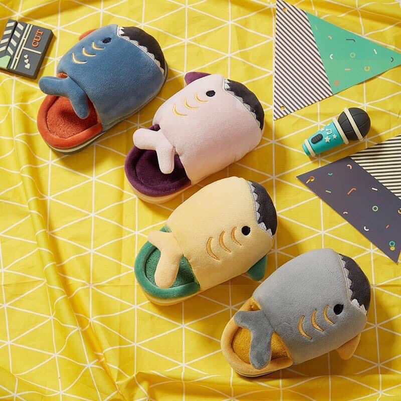 Dép mang trong nhà cho bé
