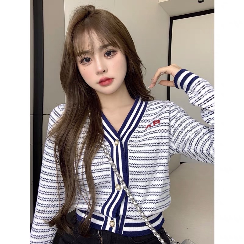 áo len khoác cảdigan dệt kim dáng bóng chày viền sọc cổ tim khuy ngọc thêu AR (2127#)