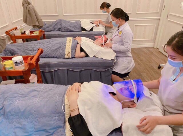 - Mặt nạ ánh sáng sinh học 3 màu Led Face Led Mask - Bảo hành đầy đủ