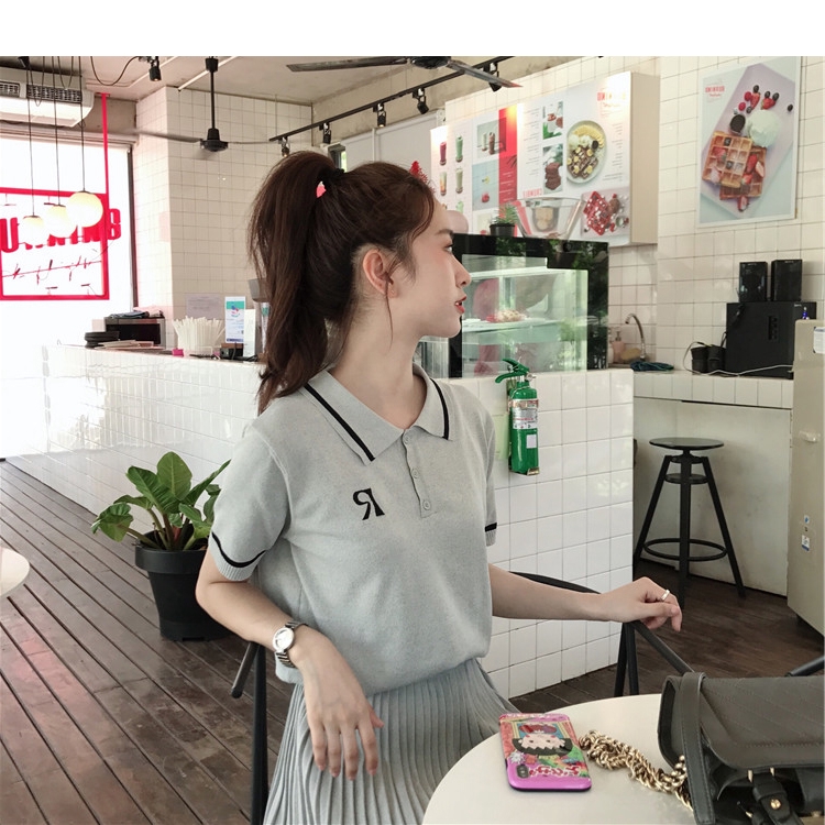 Bộ áo thun tay ngắn và chân váy thời trang quyến rũ dành cho nữ