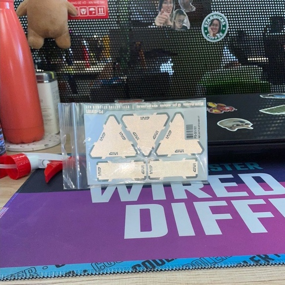 Miếng dán phản quang Givi cảnh báo an toàn cho xe máy - xe hơi