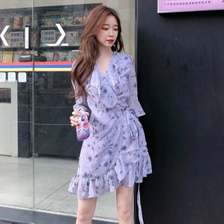 Đầm vạt chéo xòe