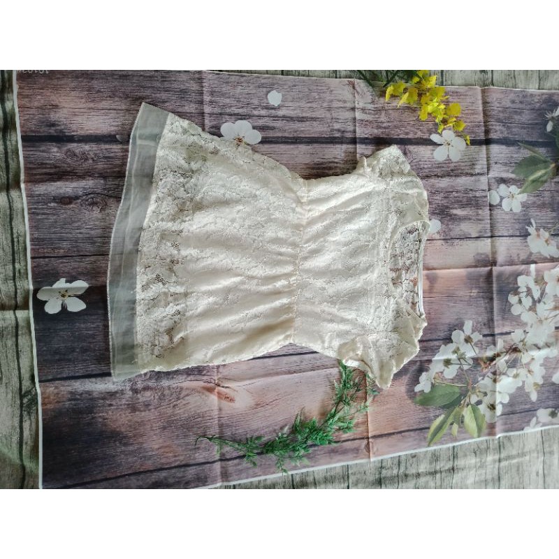 Áo ren màu trắng hàng đẹp 38-54kg vừa