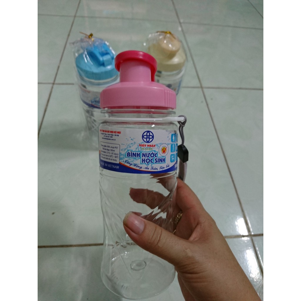 Bình nước học sinh 550ml -750ml- 900ml làm từ chất liệu nhựa Việt Nhật an toàn