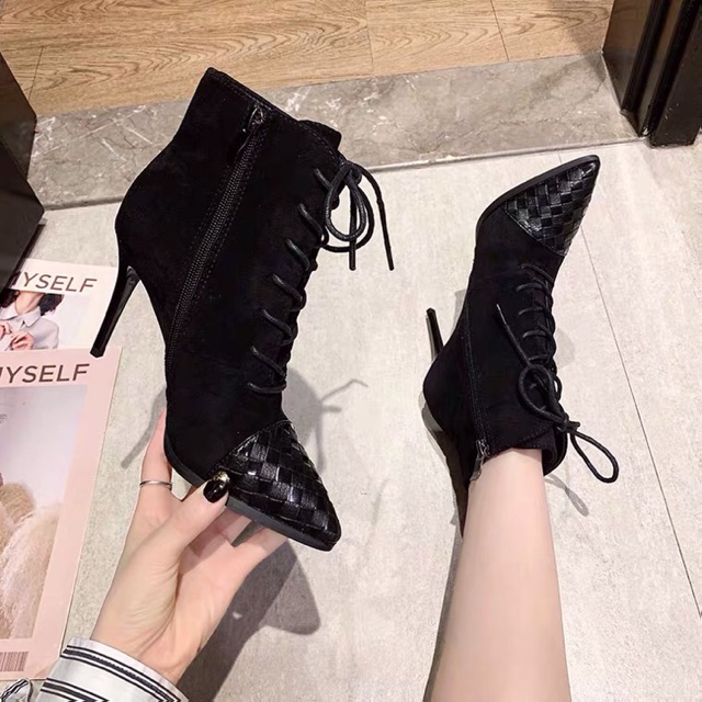 Boots da lộn cổ ngắn mũi nhọn gót cao 9,5cm