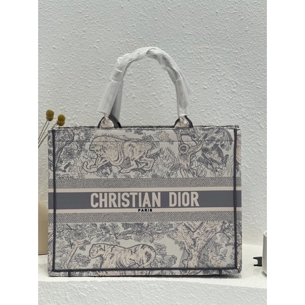 Túi Dior tote Tiger Latte Toile de Jouy Zodiac Embroidery TẶNG KÈM KHĂN TURBAN CD  FULLBOX VIP, ĐẦY ĐỦ PHỤ KIỆN