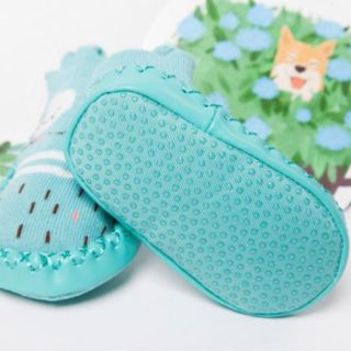 Giày tất tập đi