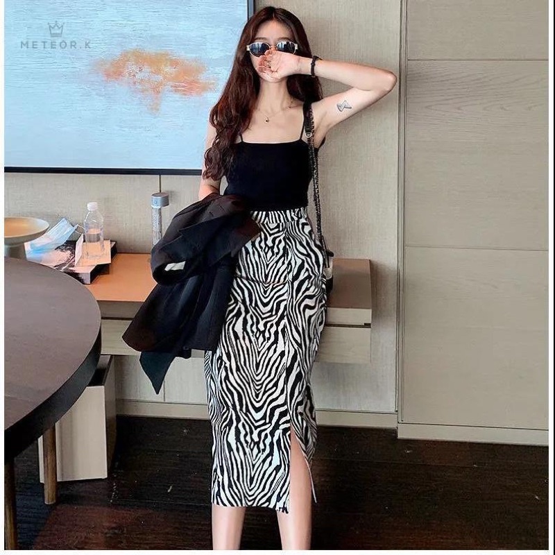 Chân váy ngựa vằn dáng dài xẻ tà, phong cách cá tính, mẫu hot trend nhất năm nay | BigBuy360 - bigbuy360.vn