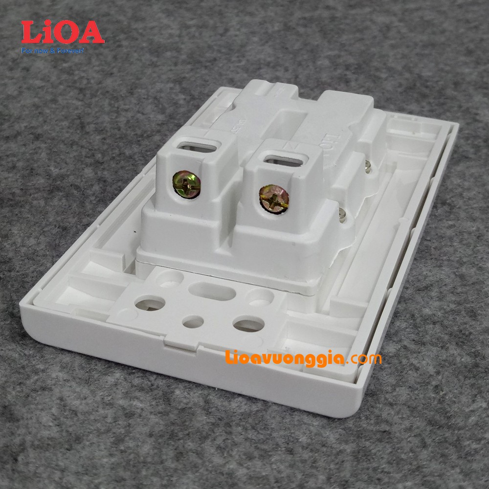 Ổ cắm điện ba 2 chấu LiOA 16A - 3520W