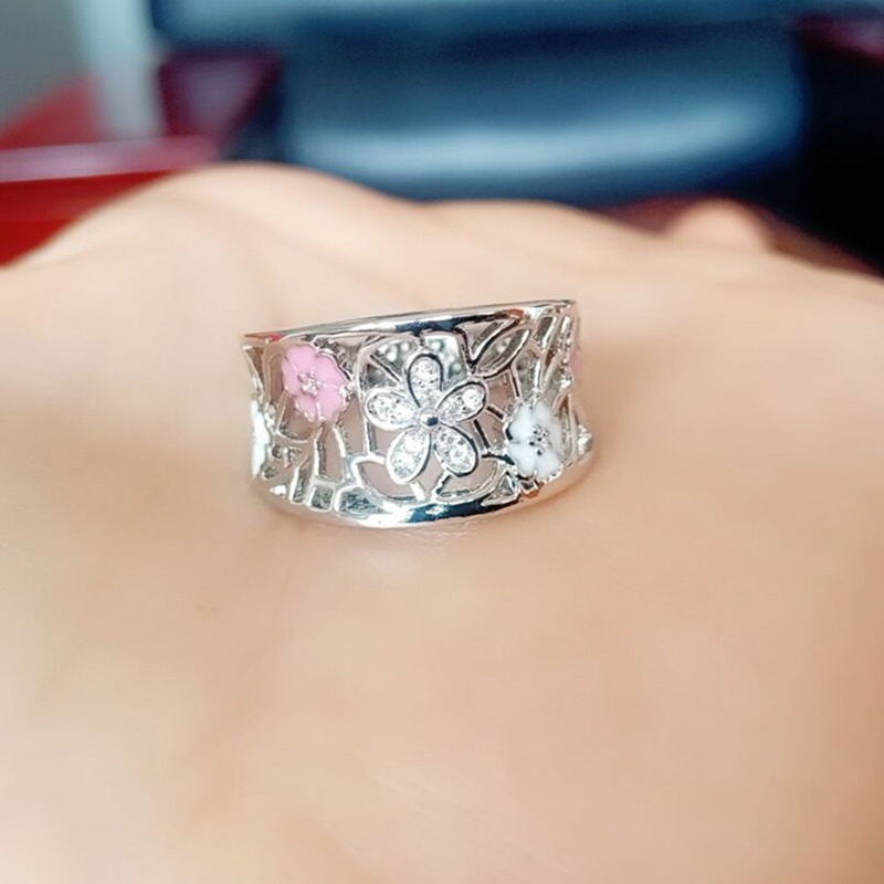 Nhẫn Cưới Đính Đá Hình Hoa Anh Đào