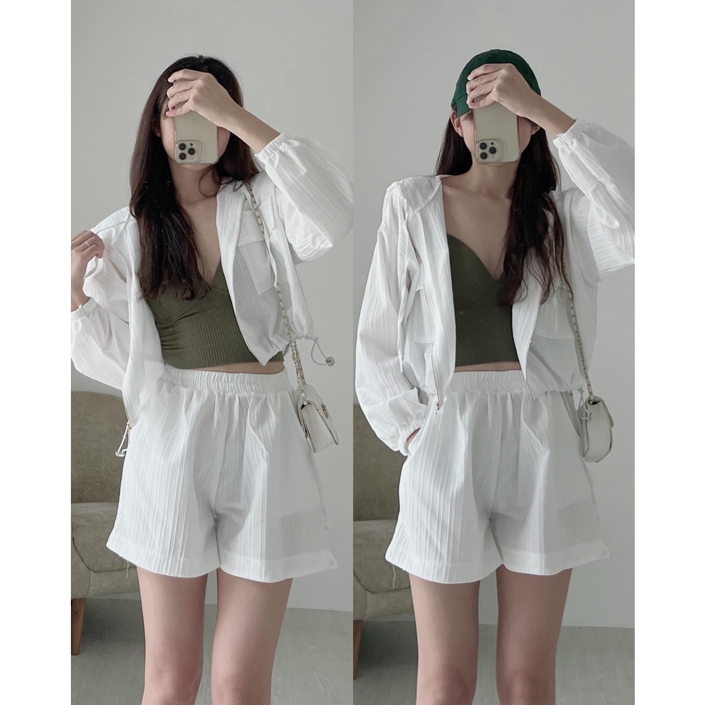 Set đồ nữ thể thao gồm quần short đùi và áo khoác nhăn dài tay 2 màu đen trắng kiểu dáng basic Hàn Quốc