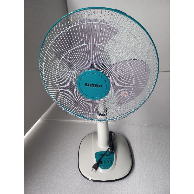Quạt lửng thân nhựa Senko L1638