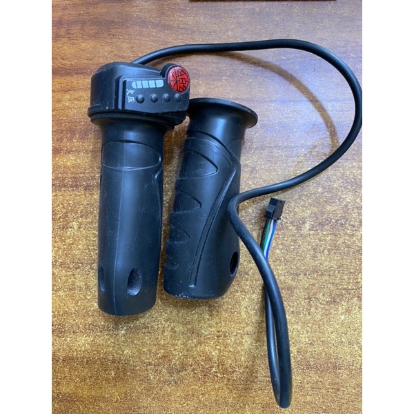 Tay ga 133M báo điện