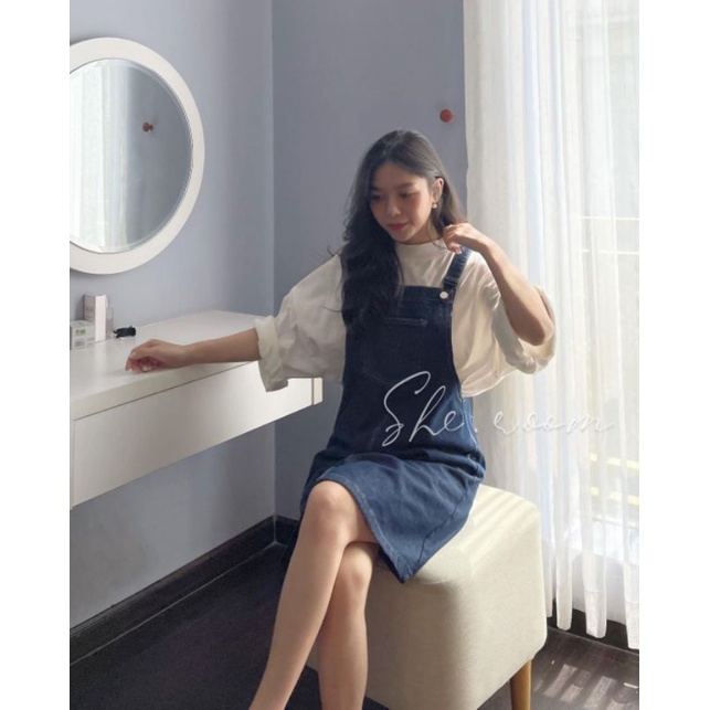 Yếm jean kèm áo phông trắng dài tay