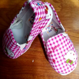 Giày slip on bé gái