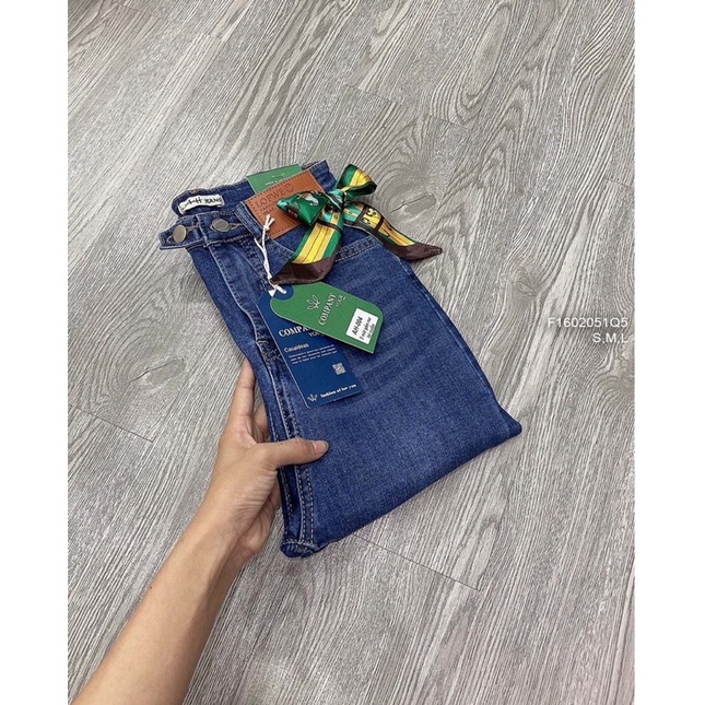 Quần jeans trơn kèm khăn