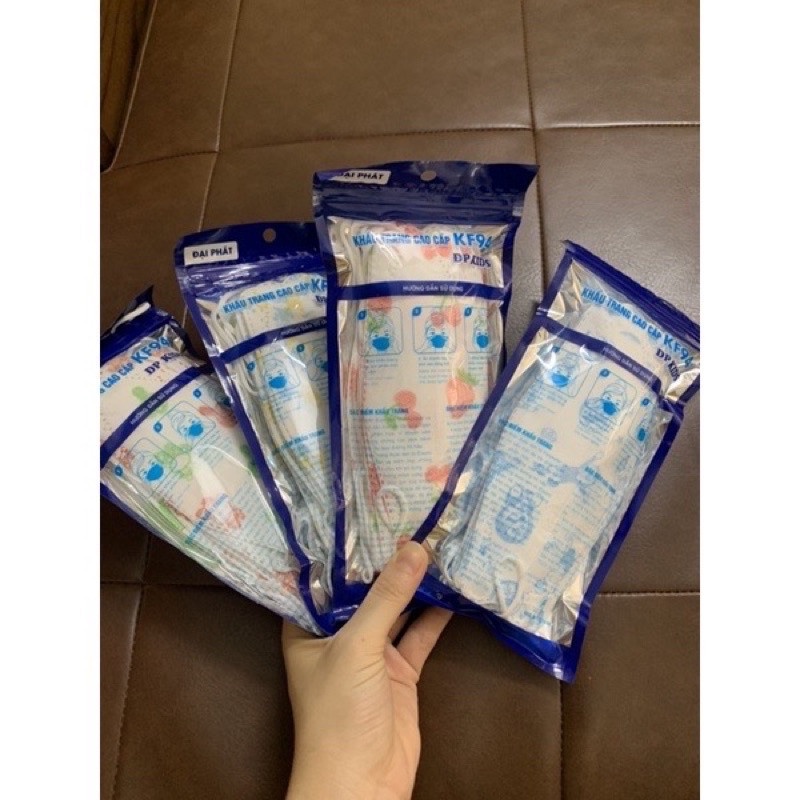 Khẩu Trang Trẻ Em 4 Lớp, khẩu trang KF94 DP MASK Hàn Quốc giúp bé kháng khuẩn,chống bụi mịn và khói ô nhiễm.