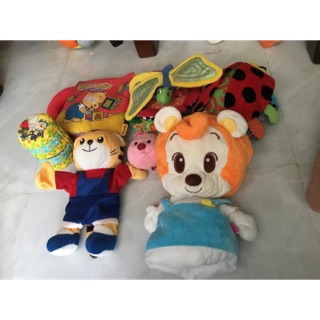 Sách vải, rối ngón tay 12 con cho bé