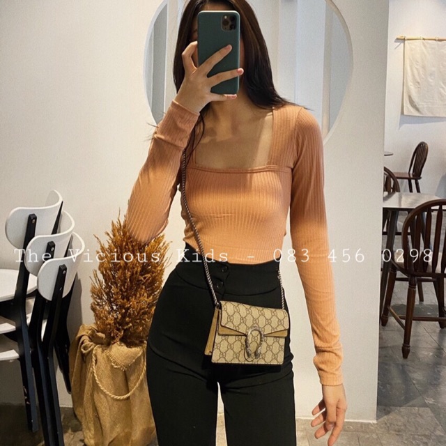 Áo Cổ Vuông Xỏ Ngón
