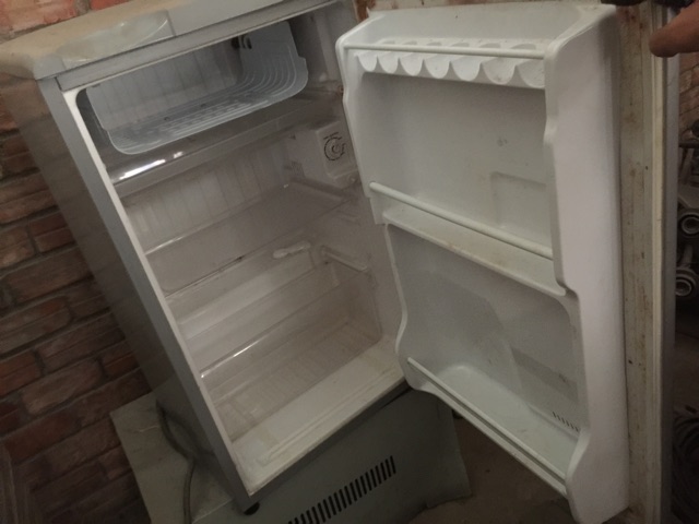 Tủ lạnh Sanyo 90L - Cũ nhưng không dùng