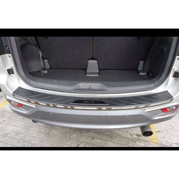 Chống trầy cốp xe ISUZU MU-X mẫu nhựa 3D Cao cấp