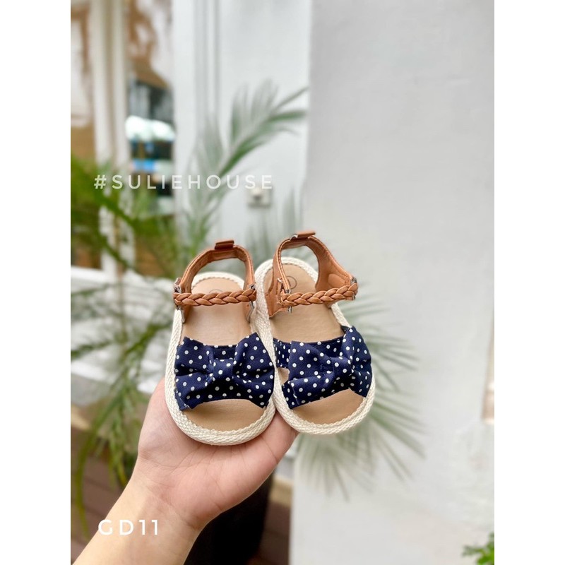Dép tập đi cho bé gái