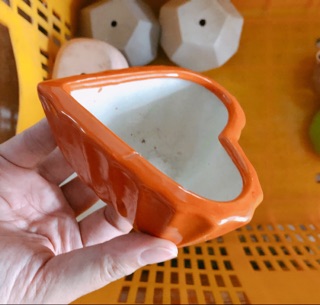 Chậu sứ hình tim (trồng cây cảnh, sen đá)