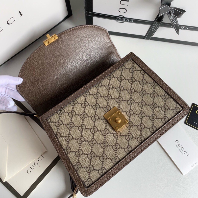Túi đeo chéo thời trang nữ mẫu GUCCI = GC da thật, hình dáng vuông kết hợp dây vải sọc cổ điển, dây đeo có thể tháo rời.