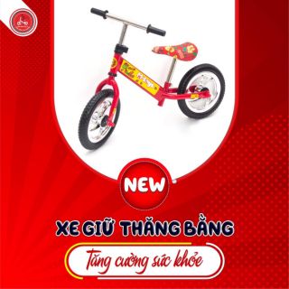 Xe thăng bằng cân bằng cho bé