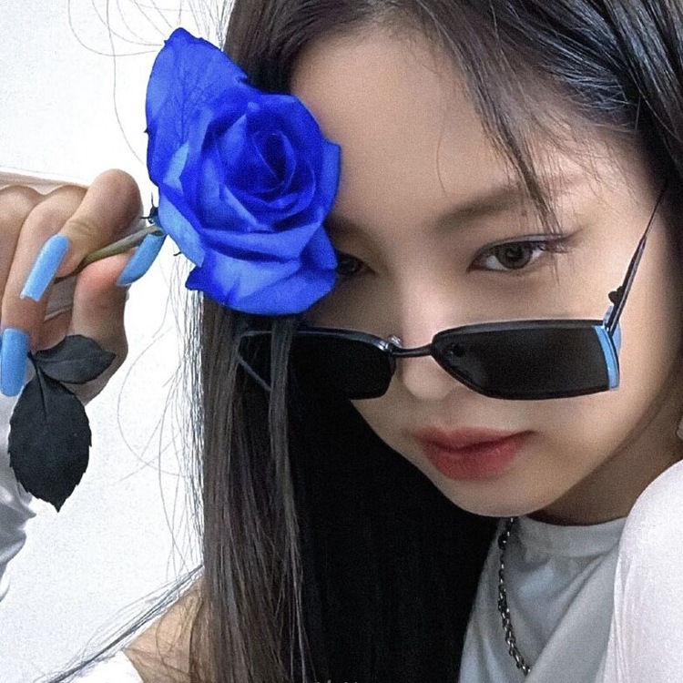 Kính mát gọng vuông mỏng màu bạc phong cách JENNIE