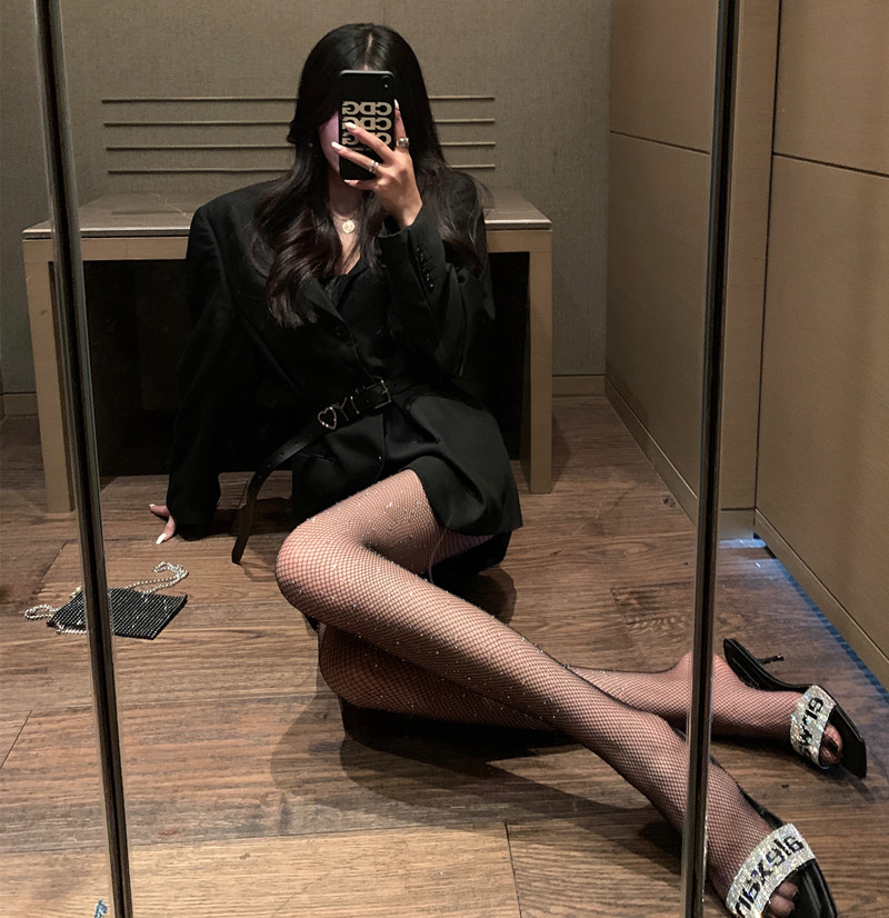 Quần tất lụa màu sáng thời trang phong cách gợi cảm cho nữ