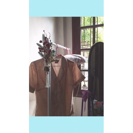 Set áo sơ mi cổ vest Lep và chân váy đen ôm và sơ mi local brand