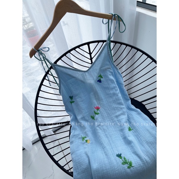 Đầm muslin thêu tay