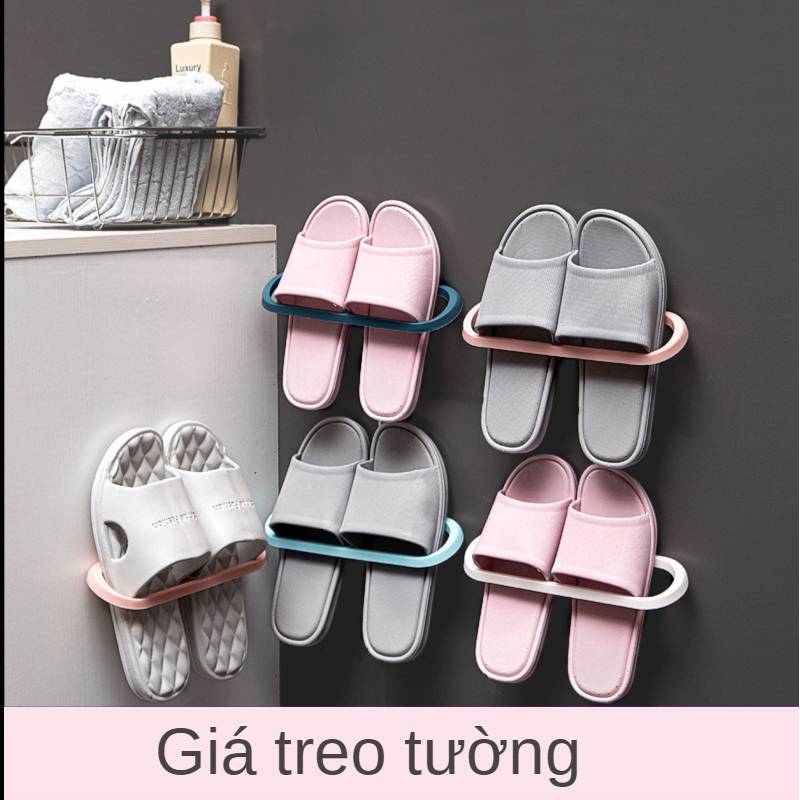 Giá treo dép trong nhà vệ sinh không để lại lỗ thủng tường.