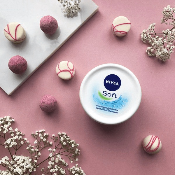 Kem dưỡng ẩm, làm mềm da, dùng cho cả mặt và body Nivea Soft Đức - Hũ 200ml